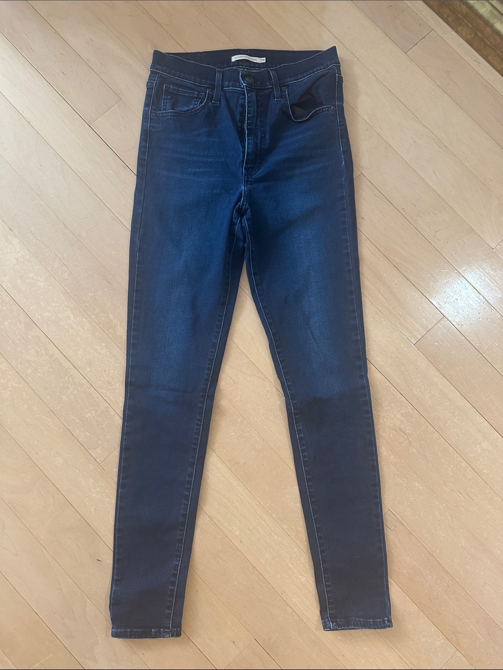 Levi's High-Rise Skinny Jeans in Dark Blue Indigo